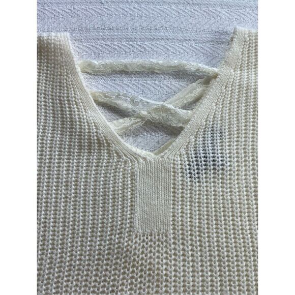 Derek Heart Juniors LARGE CREAM SWEATER WITH LACE TIED UP BACK - Picture 3 of 9